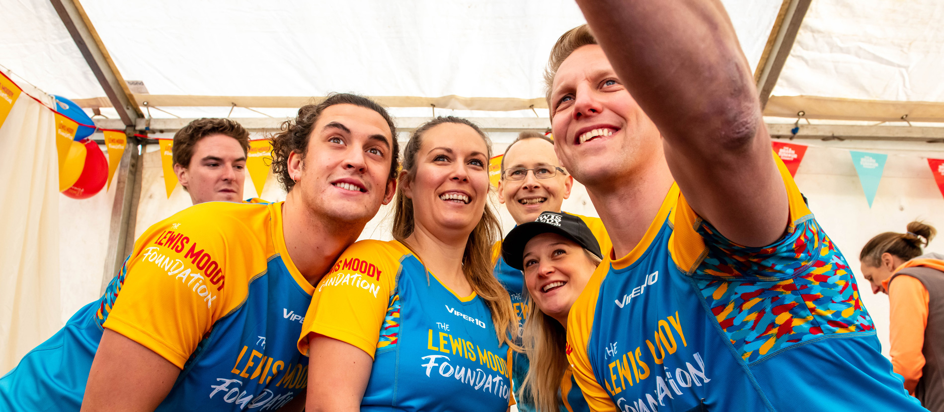 Lewis Moody takes a selfie with the Bath Half Marathon runners